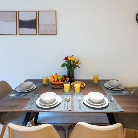 Flat-2bedrooms-2bath-by Fabaccommodation 公寓 布里斯托
