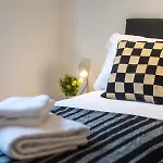 Flat-2bedrooms-2bath-by Fabaccommodation 아파트 브리스틀