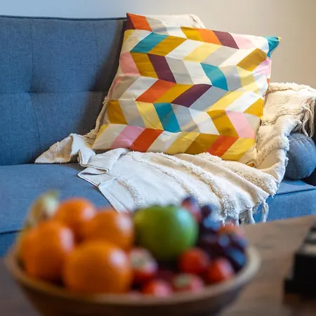 Flat-2bedrooms-2bath-by Fabaccommodation