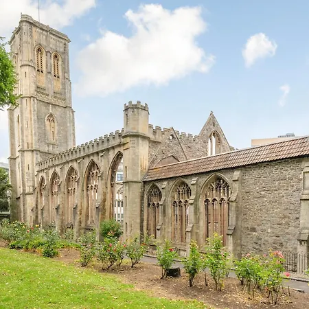 Flat-2bedrooms-2bath-by Fabaccommodation Апартаменты