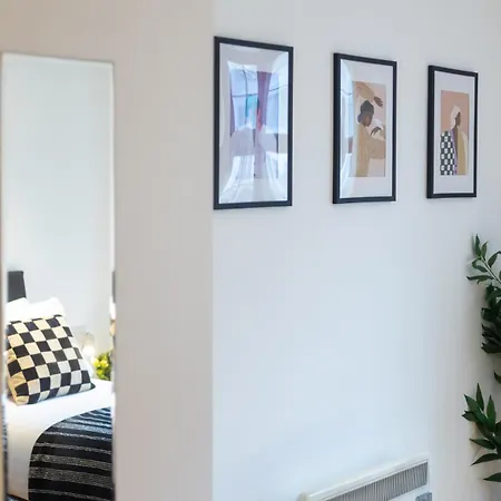 Flat-2bedrooms-2bath-by Fabaccommodation *