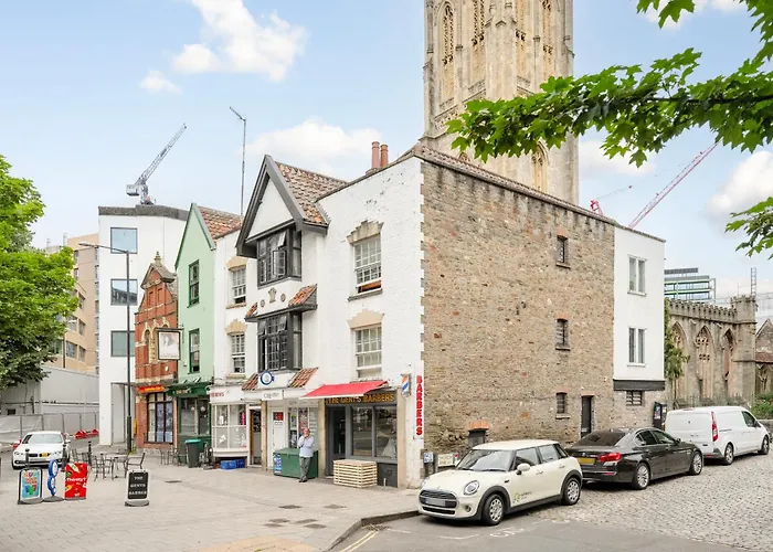 Flat-2bedrooms-2bath-by Fabaccommodation Апартаменты *