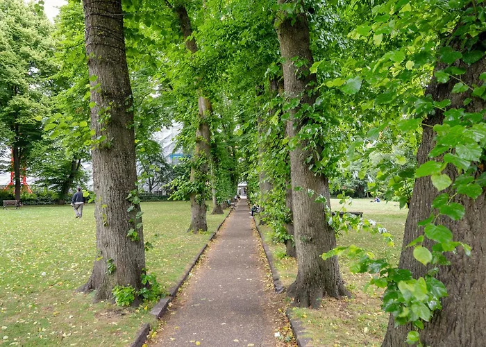 Апартаменти Flat-2bedrooms-2bath-by Fabaccommodation