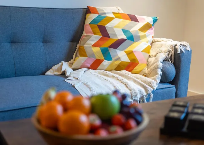 Flat-2bedrooms-2bath-by Fabaccommodation