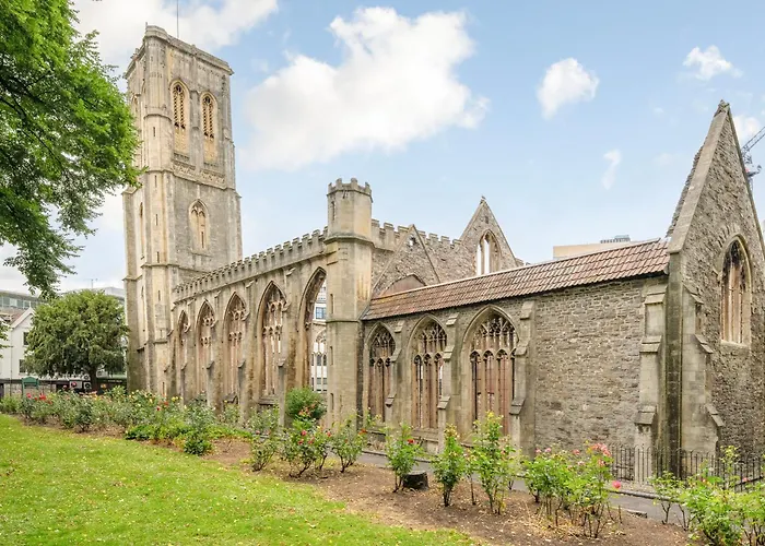 Flat-2bedrooms-2bath-by Fabaccommodation Apartment