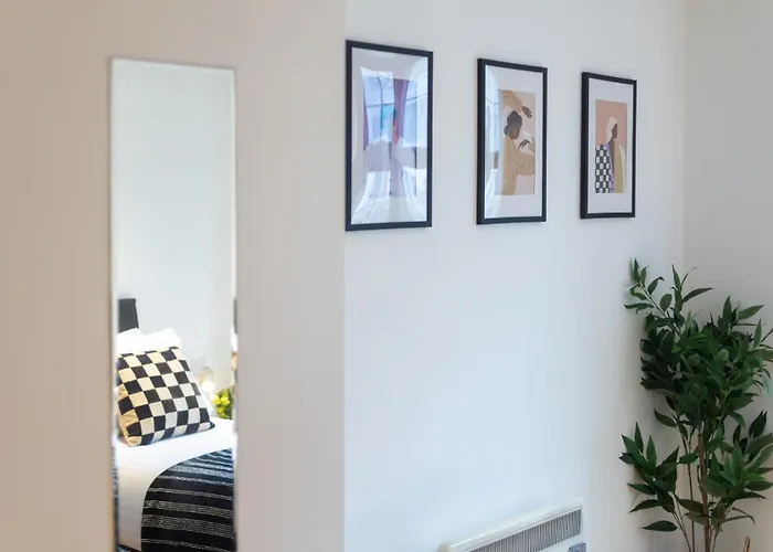 Flat-2bedrooms-2bath-by Fabaccommodation *