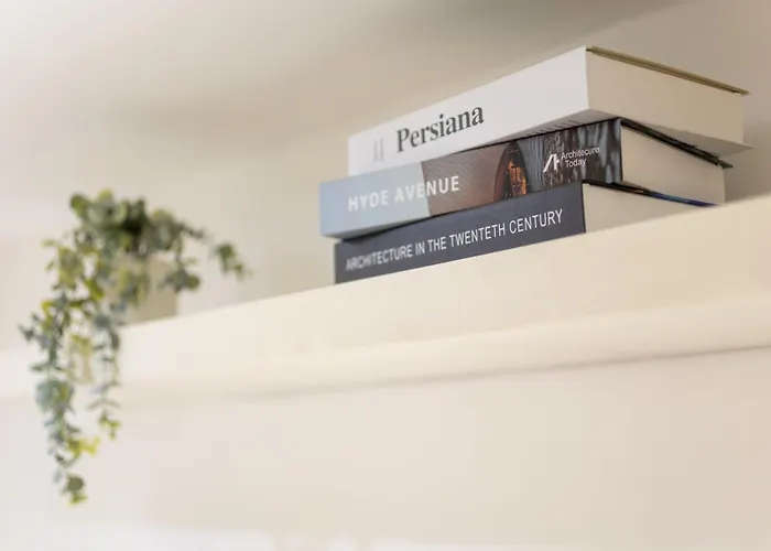 Flat-2bedrooms-2bath-by Fabaccommodation *