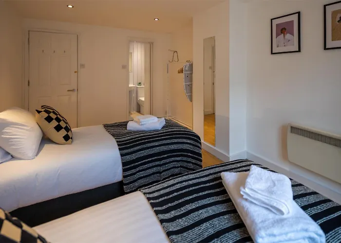 Flat-2bedrooms-2bath-by Fabaccommodation *